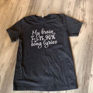 Canva T-shirt with saying my brain is 90% song lyrics size medium